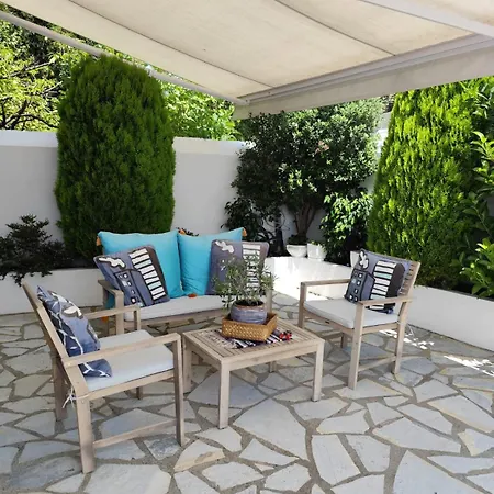 Seaside Soul Studio-cozy Escape